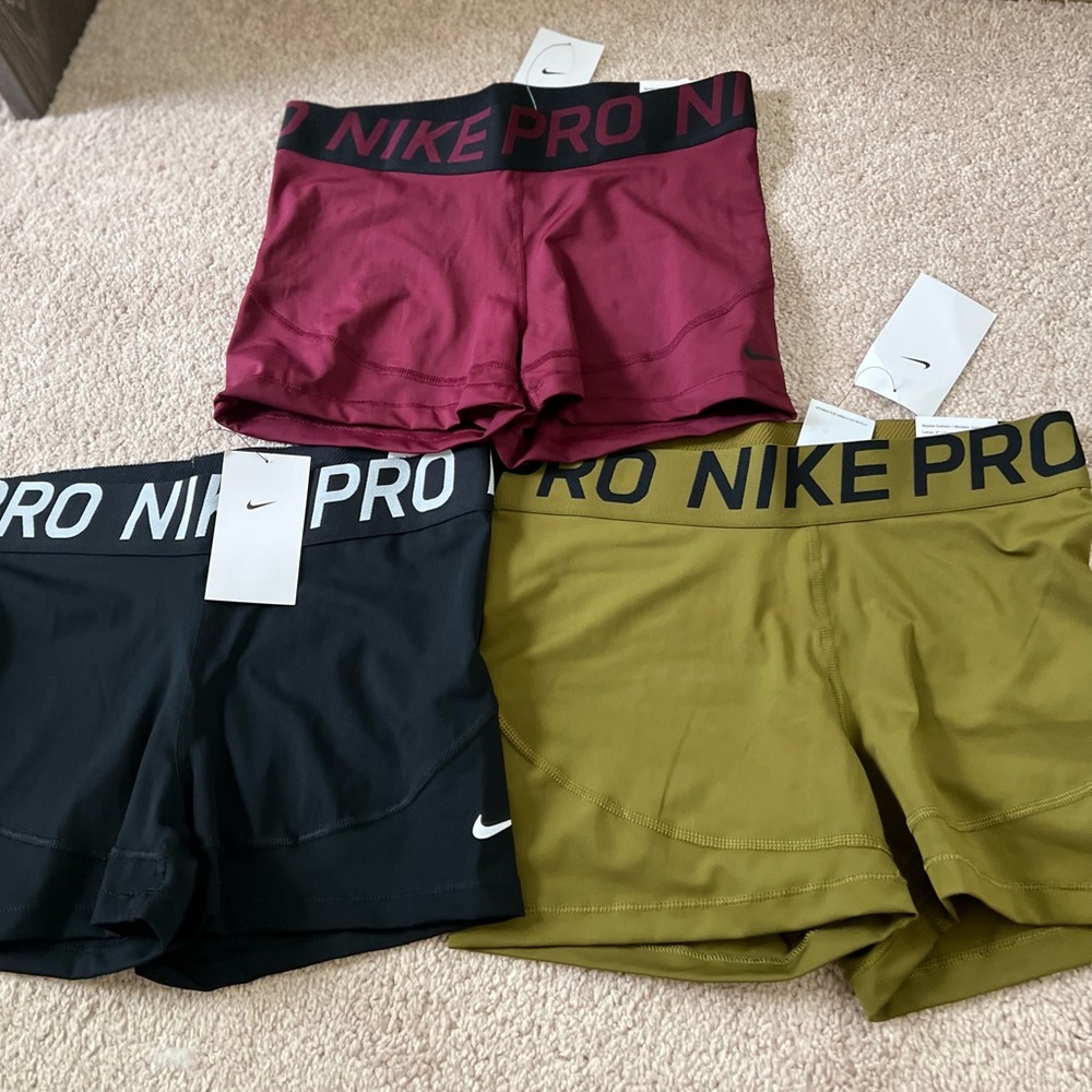 Nike Pro tight fit shorts bundle (3) Sz Large